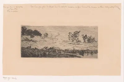 Glooiend landschap met een meer