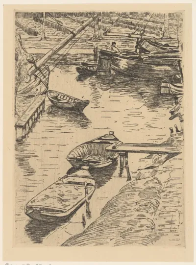 Haven met kranen en aangemeerde boten