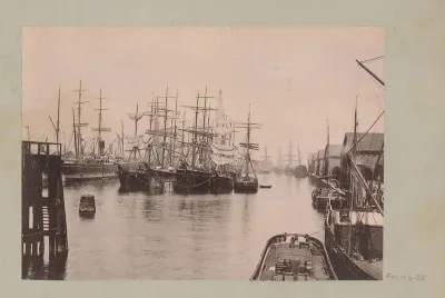 Haven met zeilschepen