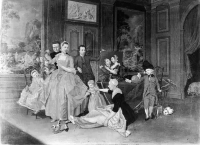 Het gezin van Hendrik Hoogers (1747-1814) met zijn tweede vrouw Cornelia van Ommeren. In tegenstelling tot wat gebruikelijk was houdt hij een schilderij vast waarop niet zijn (in 1779) overleden vrouw is afgebeeld maar ook zijn tweede vrouw. De jonge