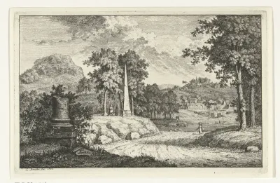 Heuvelachtig landschap met obelisk langs de weg