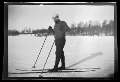 Hugo Simberg hiihtämässä