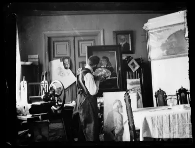 Hugo Simberg maalaa lapsuudenkodissaan Viipurissa