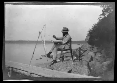 Hugo Simberg maalaa Niemenlautan Selkärannan rantakivikossa