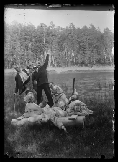 Hugo Simberg parodioi kuvanveistäjä Robert Stigellin Haaksirikkoiset-veistosta Niemenlautassa