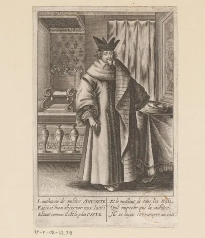 Interieur met een staande man voor een balustrade