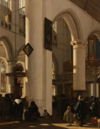 Interieur van een protestantse, gotische kerk tijdens een dienst