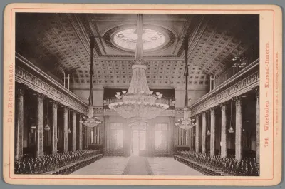 Interieur van een zaal in het Kurhaus van Wiesbaden