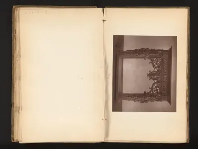 Italiaans voetstuk van walnoothout, uit de collectie van Christopher Beckett Denison