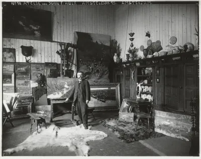 John F. Hulk in zijn atelier op de Amsteldijk 75 in Amsterdam