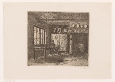 Jonge man zittend in een kamer met grote openhaard