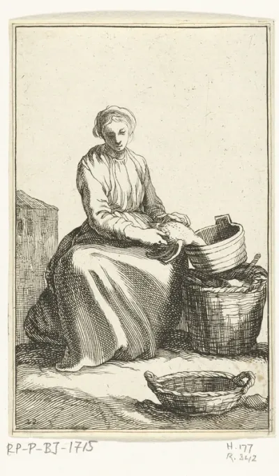 Jonge vrouw die een kip plukt