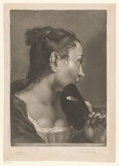 Jonge vrouw met een masker