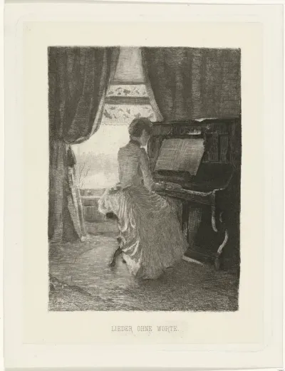 Jonge vrouw speelt piano