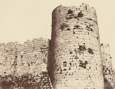 Kalaat-El-Hosn, Deuxième Enciente, Extérieur, Tour d'Angle, sud-ouest