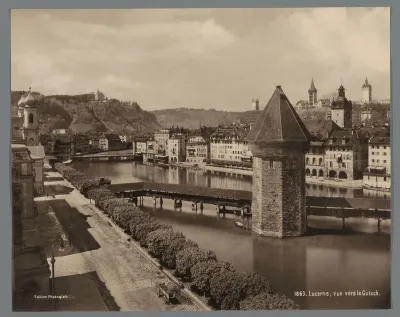Kapelbrug in Luzern, links in de verte het Château Gütsch