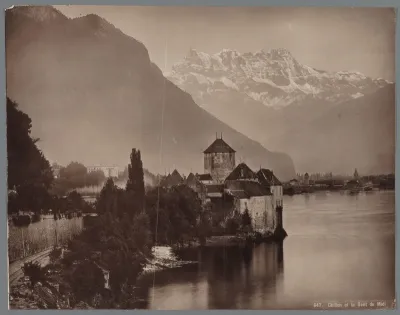 Kasteel van Chillon aan het Meer van Genève, in de verte de Dents du Midi