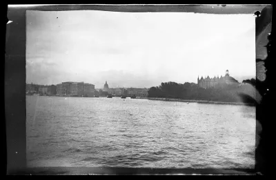 Kaupunkinäkymä Tukholmasta, oik. Skeppsholmen, vas. Blasieholmen