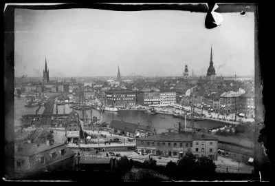Kaupunkinäkymä Tukholmasta, vasemmalla Slussen, oikealla Gamla Stan