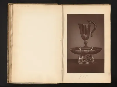 Kelk voor rozenwater van chalcedon, uit de collectie van Christopher Beckett Denison