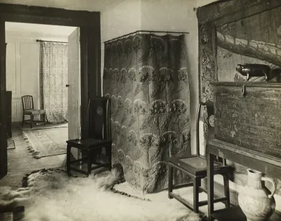 Kelmscott Manor: Passage to Parallel Room