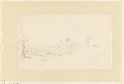 Kerkje tussen bomen