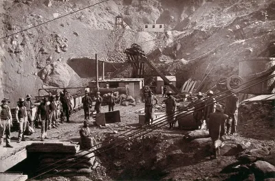 Kimberley, South Africa: miners around the Central Company's shaft in the Kimberley mine