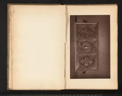 Koffer gedecoreerd met metaal, uit de collectie van Christopher Beckett Denison