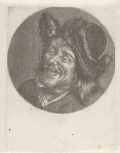 Kop van een lachende man met een bontmuts