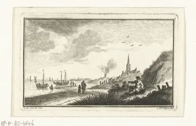 Kustgezicht met dorp in duinen en vissersboten op het strand