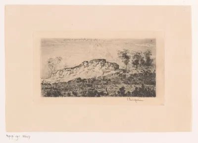 Landschap met een rotspartij links en enkele bomen rechts