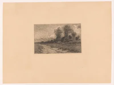 Landweg met een boerderij tussen de bomen
