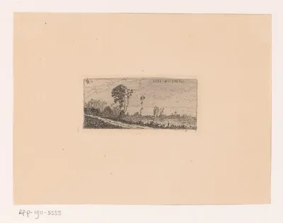 Landweg met stad op de achtergrond