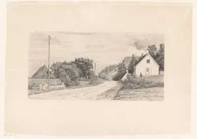 Landweg met telegraafpalen en een wit huis