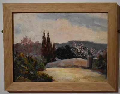 Le chemin descendant aux cyprès