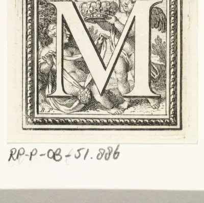 Letter M en putto met kroon