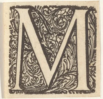 Letter M in een geornamenteerde omlijsting