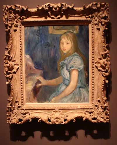 Lucie Léon at the Piano