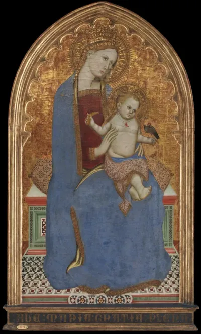 Madonna med Barnet, der leger med en stillids og holder et hirseaks i hånden