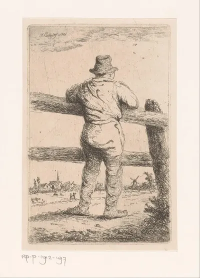 Man leunt tegen een houten hek