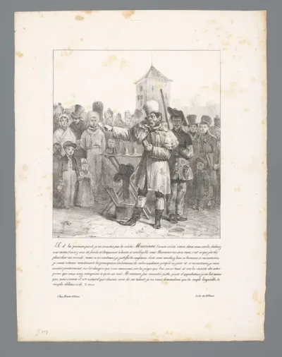 Man met kaarten in de hand spreekt het publiek toe