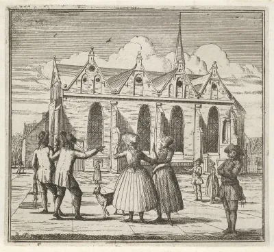 Mannen en vrouwen op een plein bij de Grote Kerk te Leeuwarden