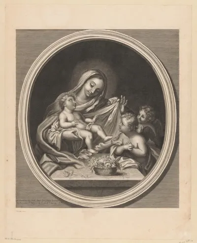 Maria met Kind en twee engelen achter een tafel met een mand met bloemen