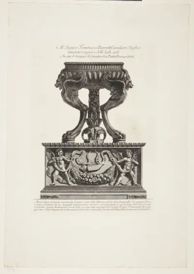 Marmoralter i form af en trefodet vase, fra Hadrians Villa, placeret på et monument fra Palazzo Barberini