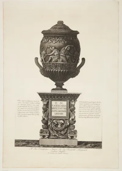 Marmorvase med en frise med slaver og griffer