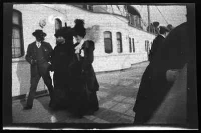 Matkustajia RMS Lusitanian kannella