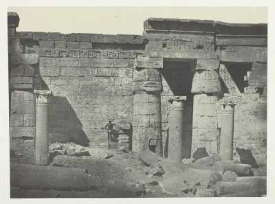 Médinet-Habou, Péristyle du Palais de Ramsès-Méiamoun; Thèbes, plate 50 from the album "Egypte, Nubie, Palestine et Syrie" (1852)