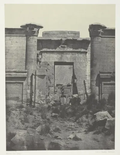 Médinet-Habou, Propylées du Thoutmoseum; Thèbes, plate 47 from the album "Egypte, Nubie, Palestine et Syrie" (1852)