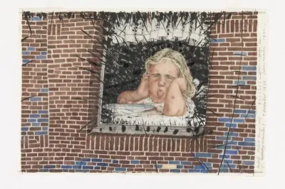Meisje steekt tong uit