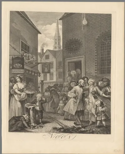 Menigte in een straat met kroegen en een kapel